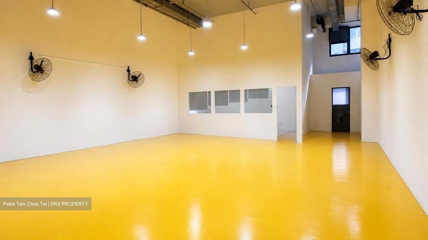Carros Centre (D25), Factory #614495701